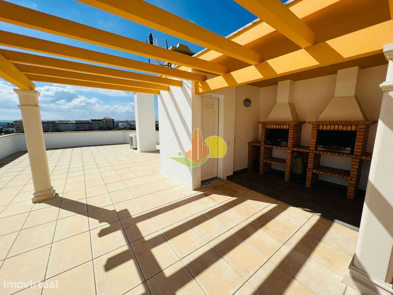 T2 c/ Garagem - Condomínio c/ Piscina-23