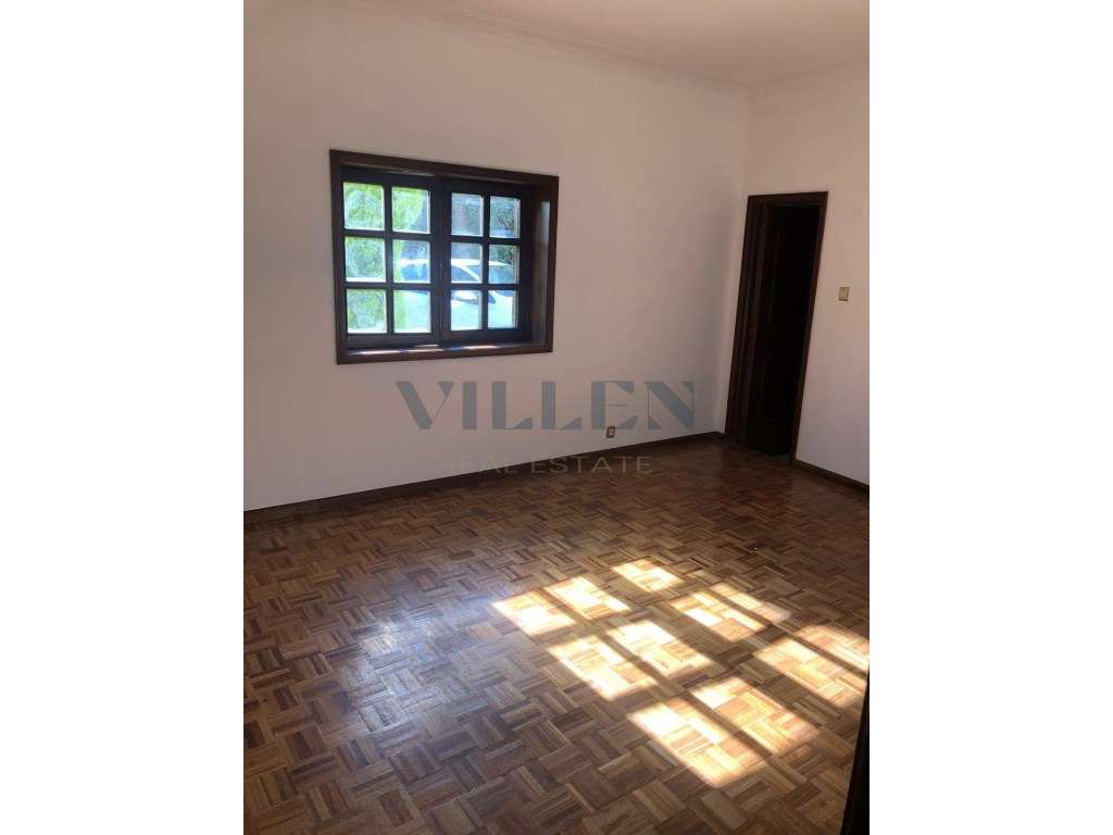 Moradia Geminada T2 em Pedroso Espaço, Natureza e Potencial!-11