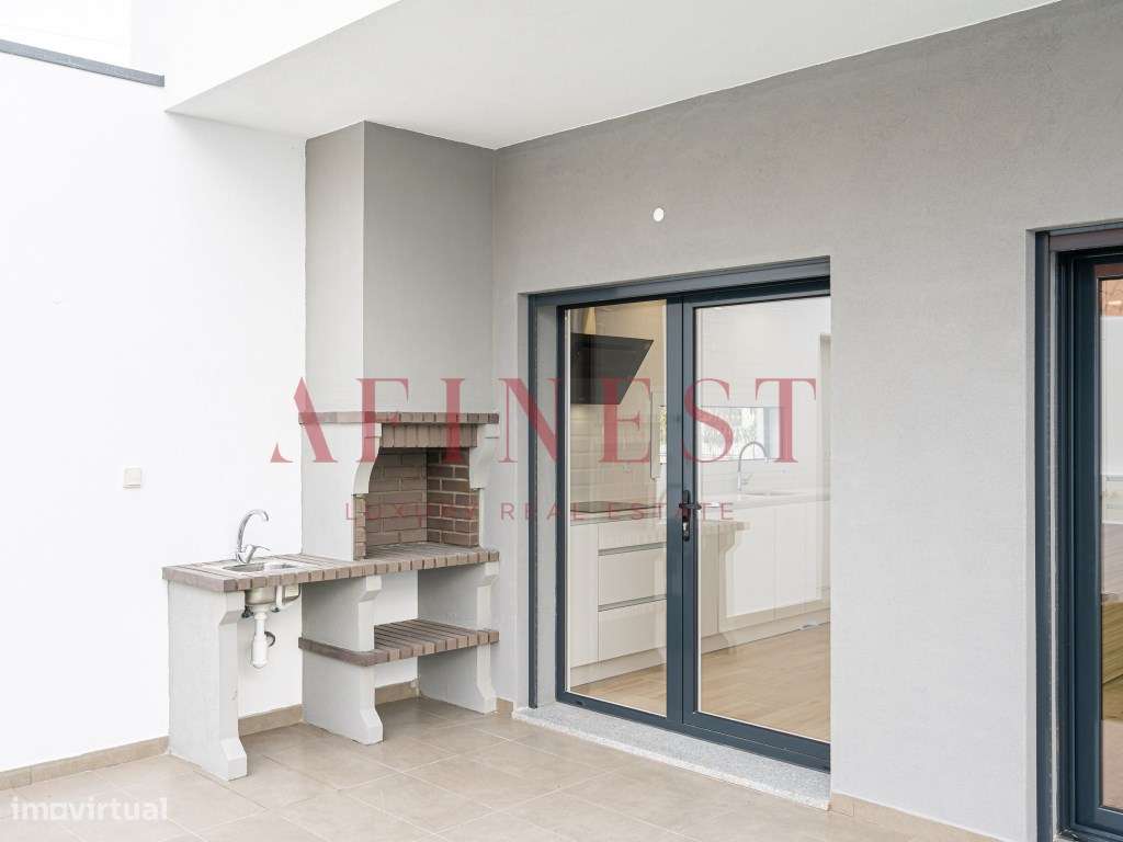 Moradia Térrea Moderna com Jardim, Garagem e Carregamento Elétrico ... - Grande imagem: 5/24