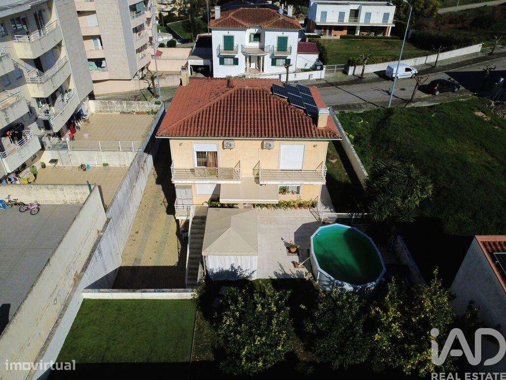 Casa / Villa T4 em Poiares de 195 m2 - Grande imagem: 5/40