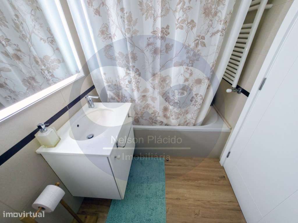 T2 com Cozinha Equipada, Varanda, 2 WC's, 3 Roupeiros embutidos e G...-23