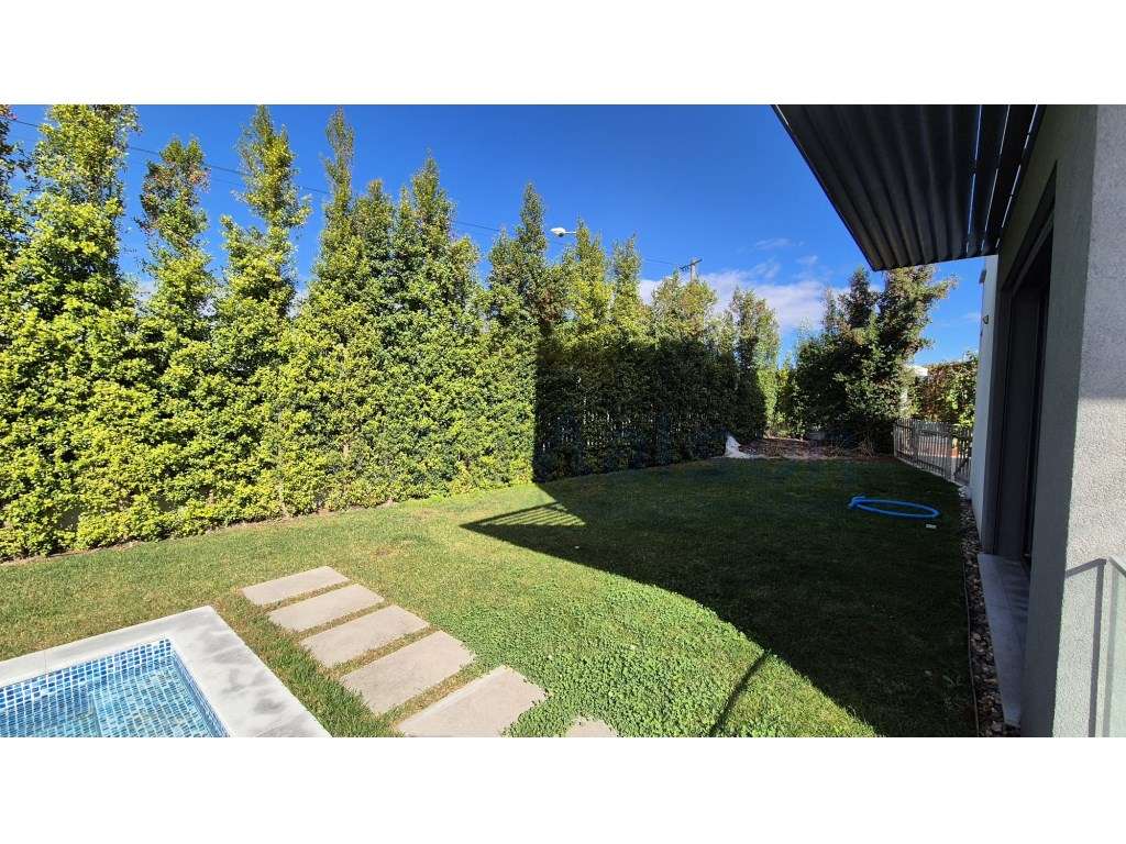 Excelente Moradia de Luxo c/ 7 quartos, Piscina e Jardim-1