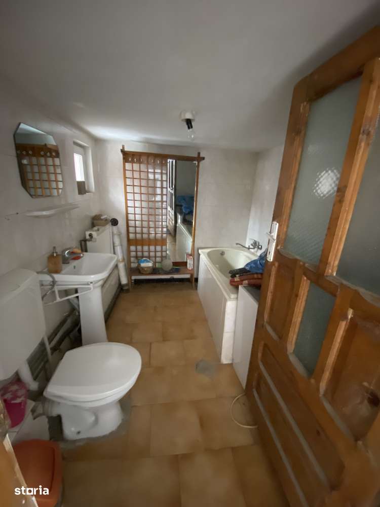 Casa, construită 2004, preț 120000€ zona f buna-11