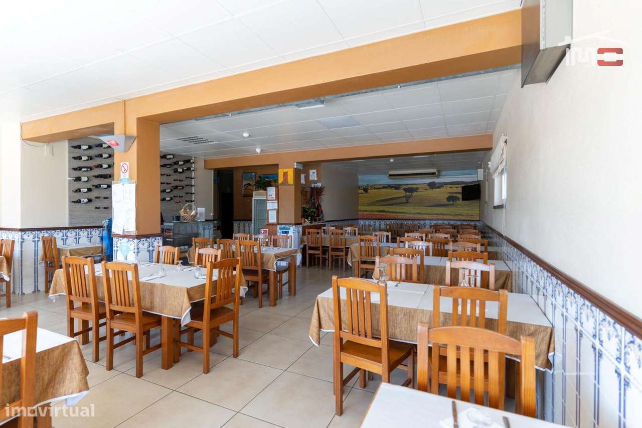 Prédio para habitação e serviços na Av. dos Pastorinhos, Fátima - Grande imagem: 5/40