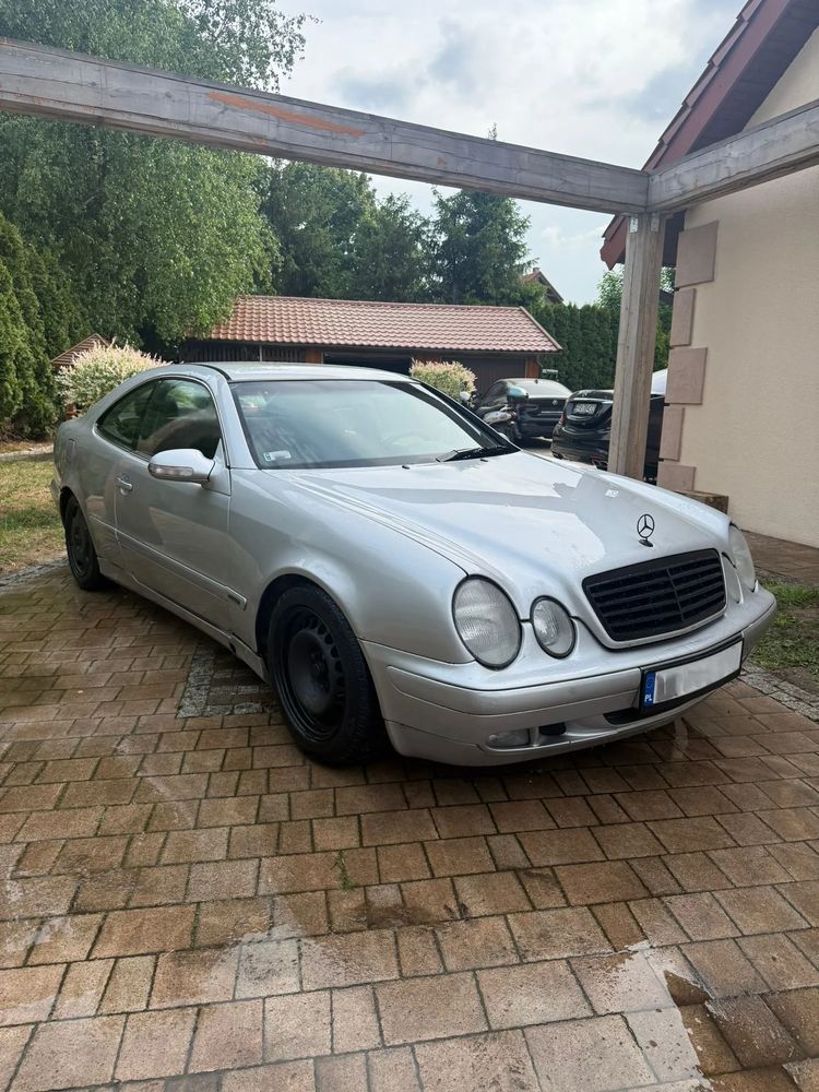 Mercedes-Benz CLK W208 2001