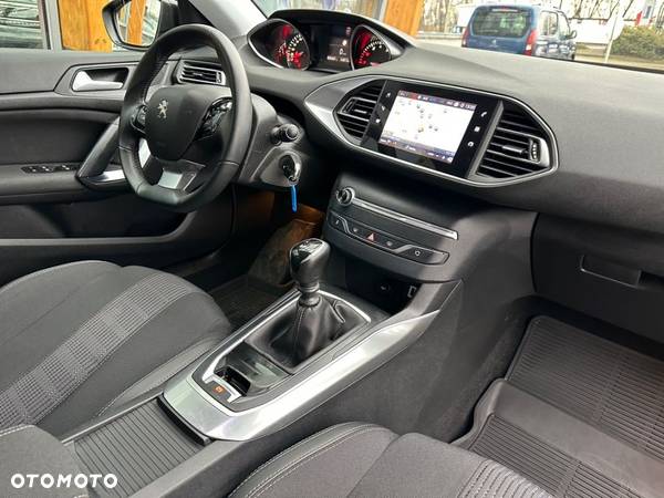 Peugeot 308 1.2 PureTech GPF Allure S&S - 26