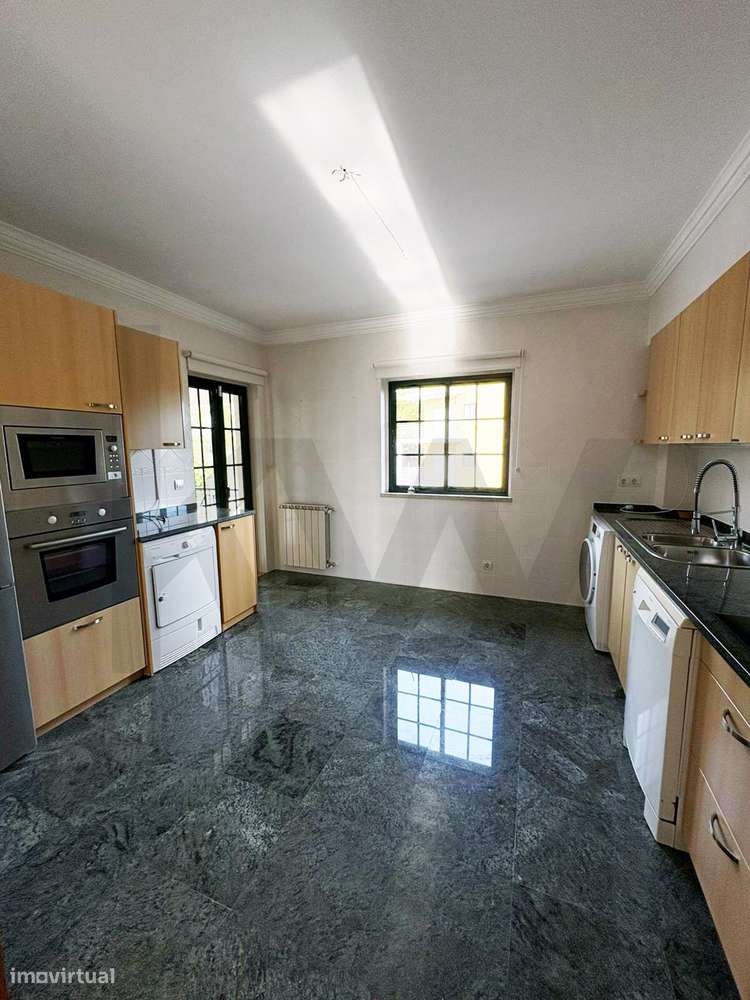 ARRENDA T3+1 Condomínio Privado | piscina, garagem e jardim centro Alc - Grande imagem: 4/34