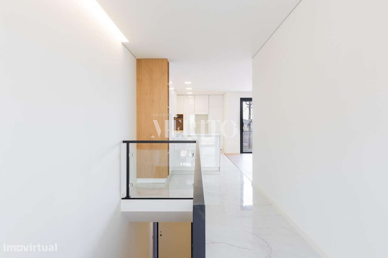 MORADIA T3 GEMINADA - NOVA-13