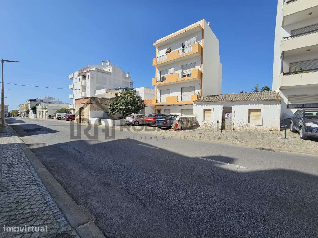 Casa antiga com projeto aprovado para Moradia v3+1 em Loulé-5
