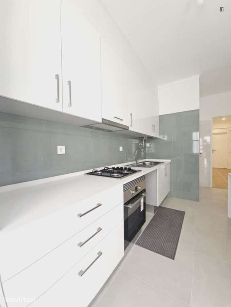 Quarto - localizado em Almada Lisbon - Grande imagem: 5/9