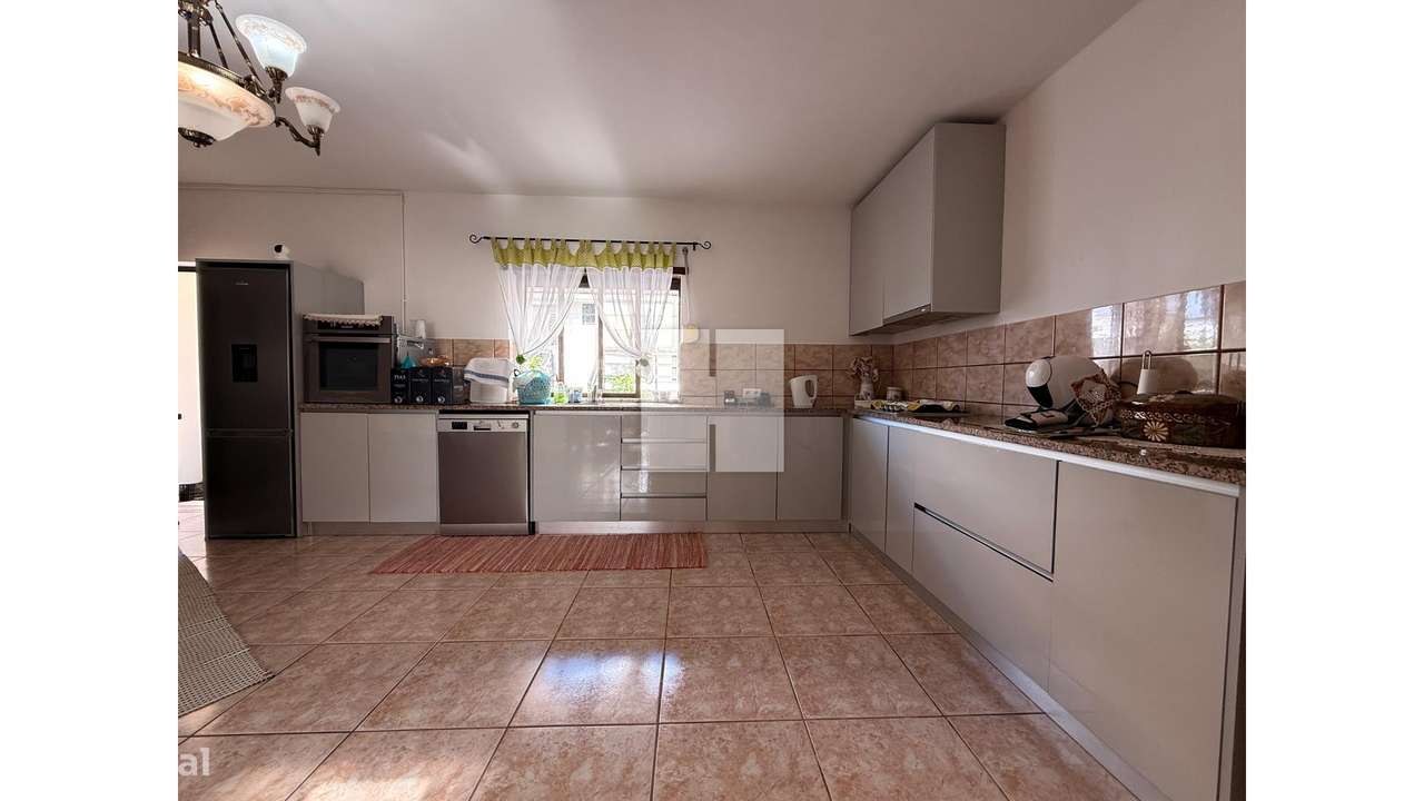 Moradia c/ Terreno e Jardim-16