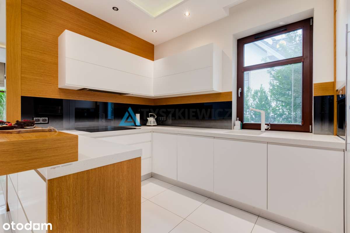 Przestronny dom w prestiżowej lokalizacji - Pełny obrazek: 5/20