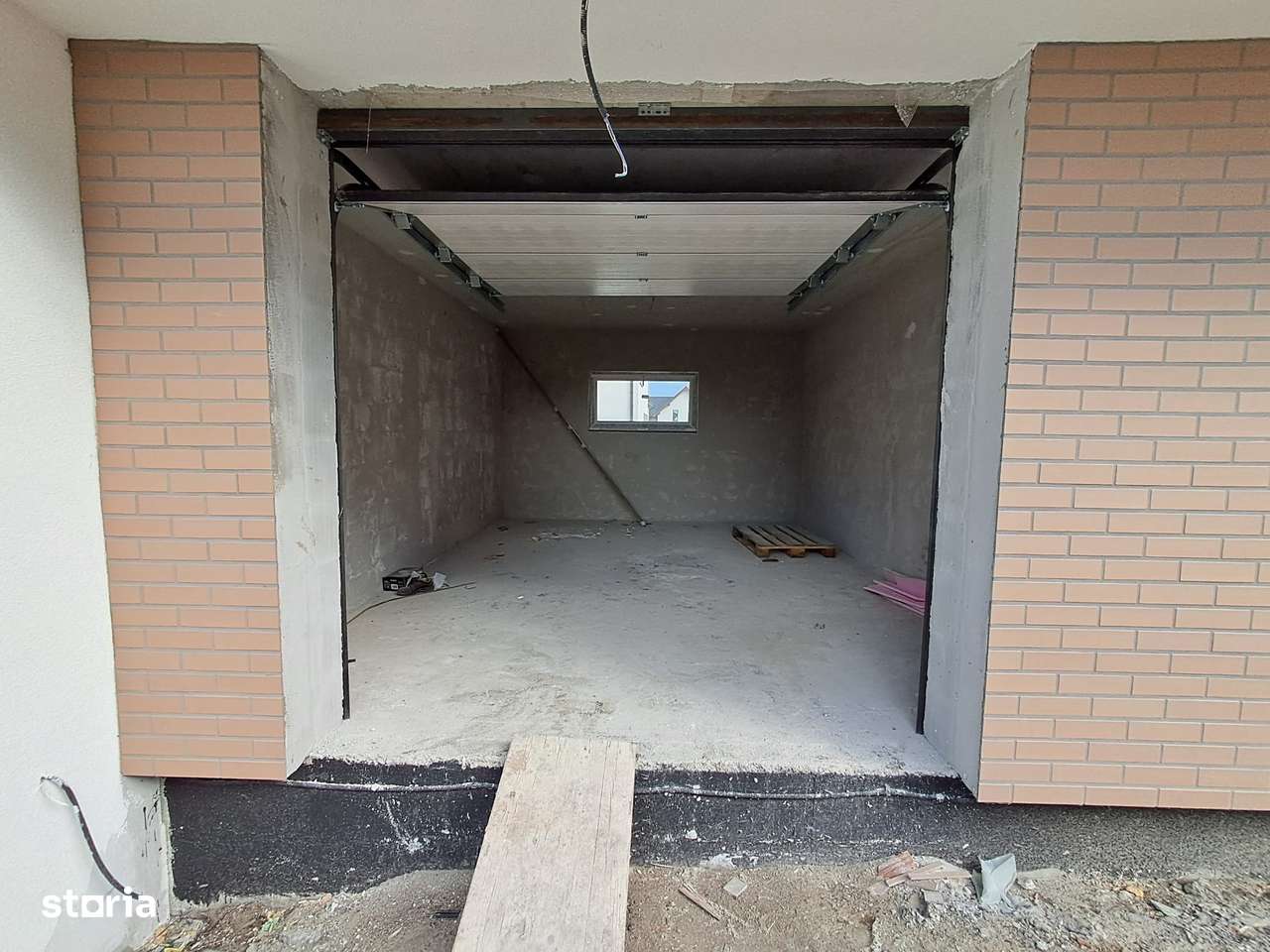 Casa cuplata prin garaj 23 mp, sup. totala 147 mp P+E in Chinteni-7