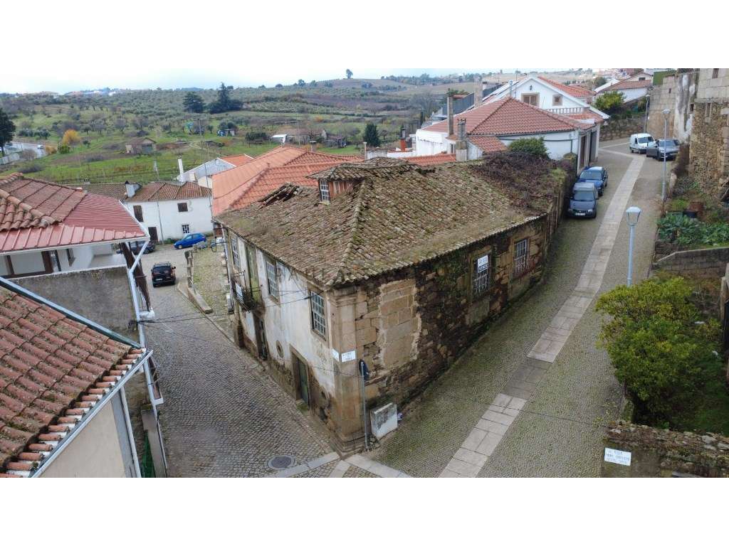 CASA PARA RECUPERAR NO C. HISTÓRICO DE VILA FLOR | BRAGANÇA - Grande imagem: 3/18