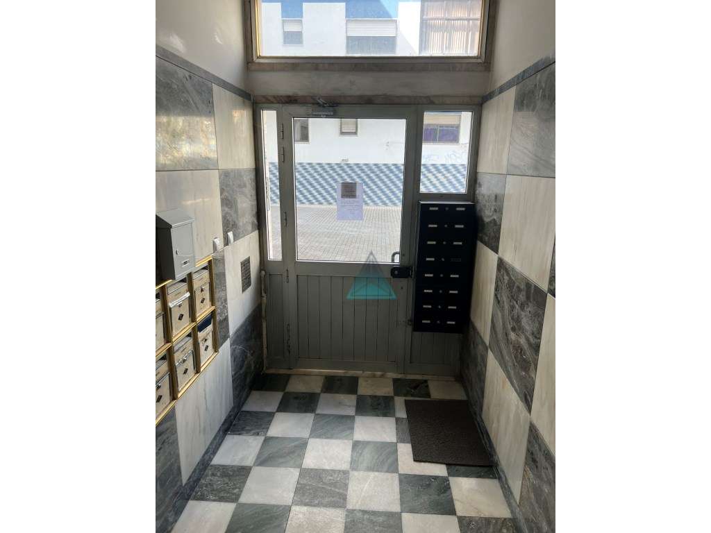 Apartamento T3 Paivas com melhoramentos 2º andar-28