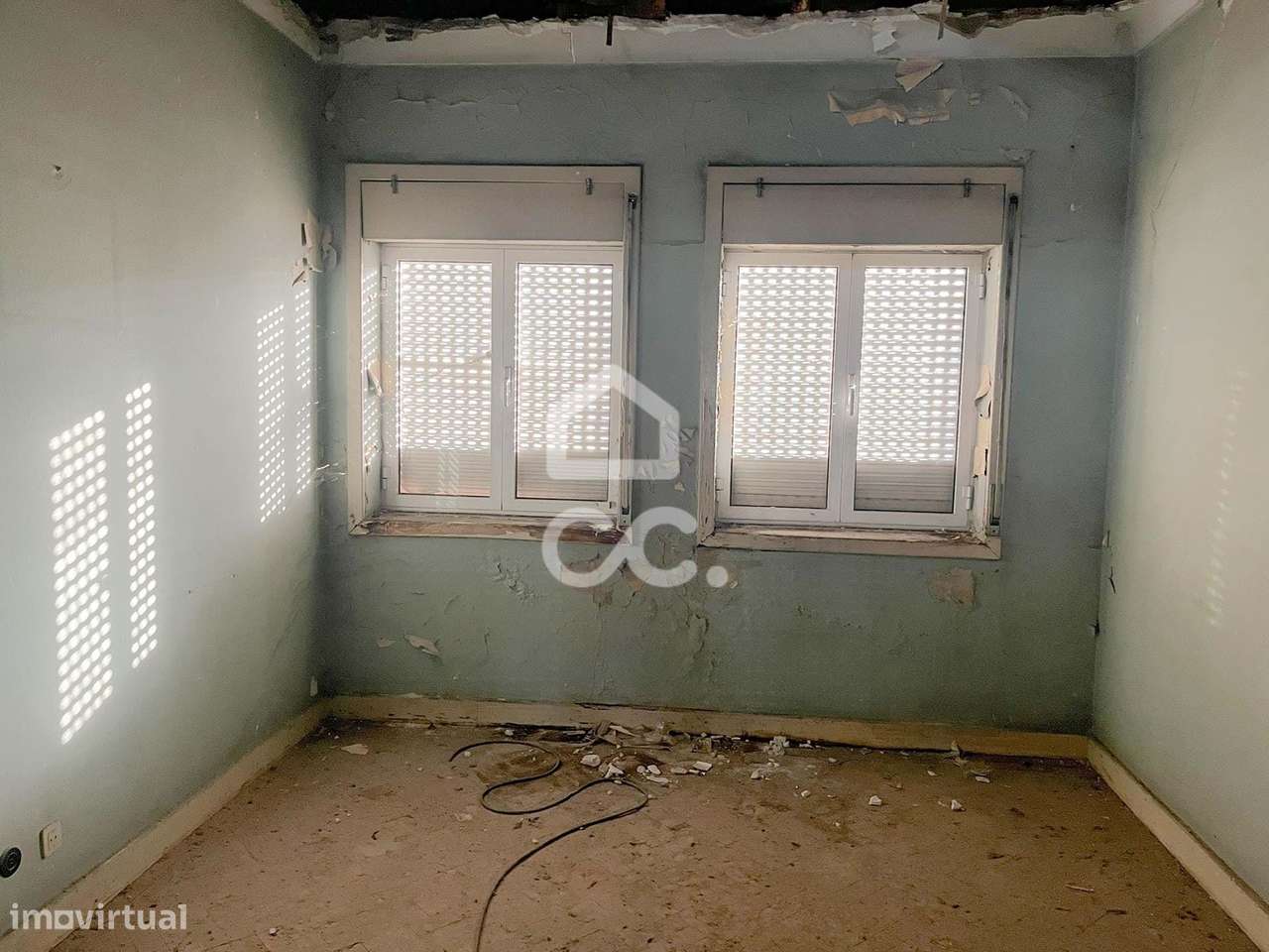 Prédio com Loja de 489 m² e 2 Apartamentos no Coração de Vila Nova de-23