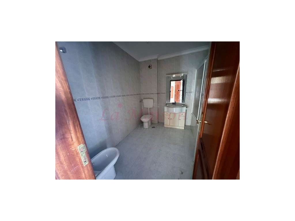 Apartamento T2 com parqueamento em Algueirão - Mem Martins-12