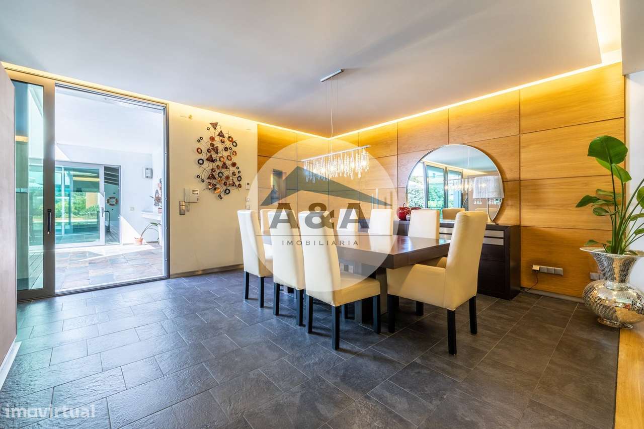 Exclusiva Propriedade de Luxo com Áreas Generosas e Próxima das Praias-13