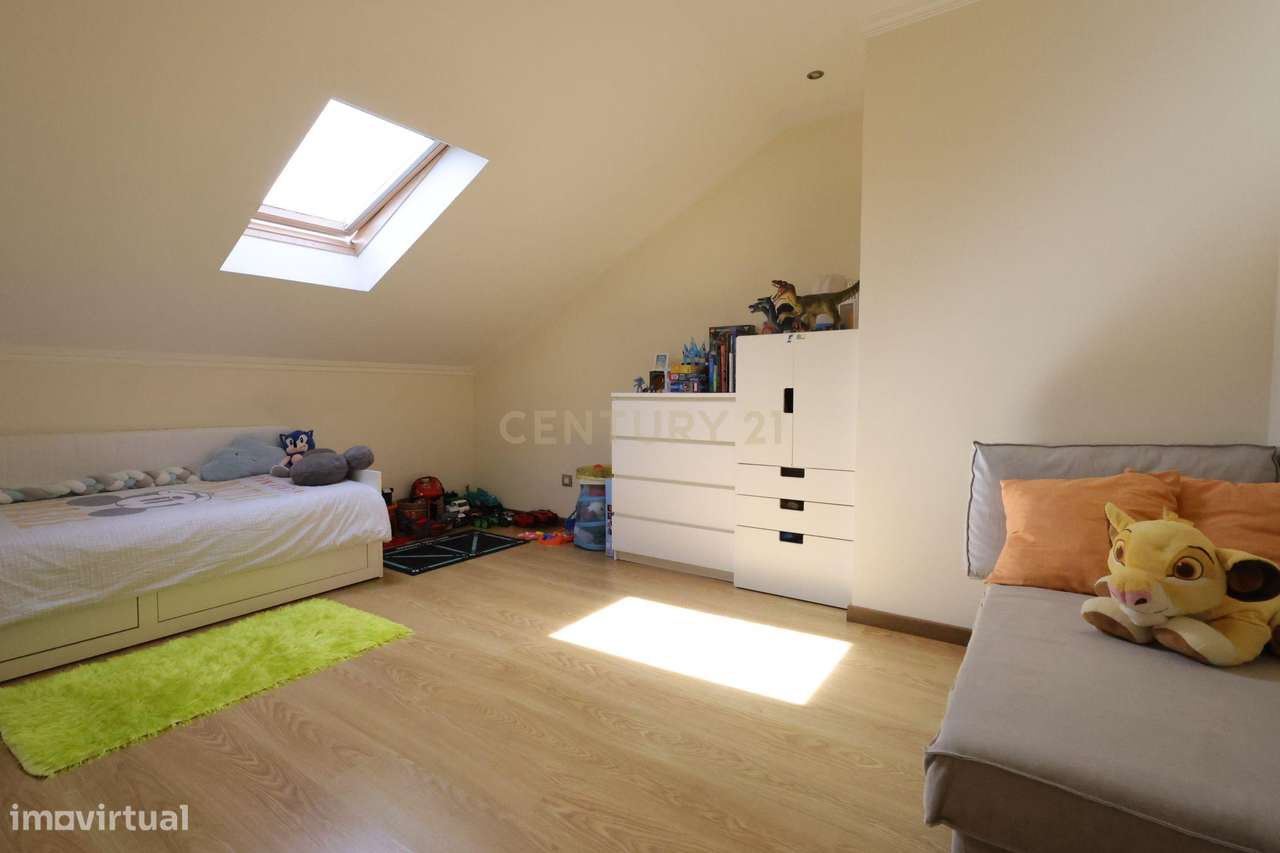 Apartamento Duplex T4 de Prestígio com Vista Rio | Alcochete-18