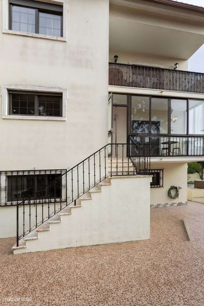 Moradia remodelada com jardim, garagem e vista desafogada, Algueirão,-44