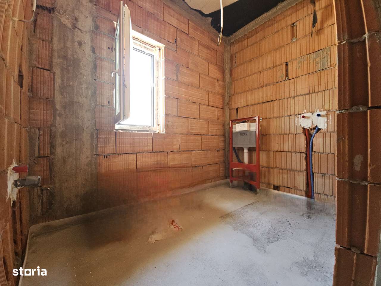 Duplex despartit prin garaj P+E  si la dor 100 ml de drumul principal-5