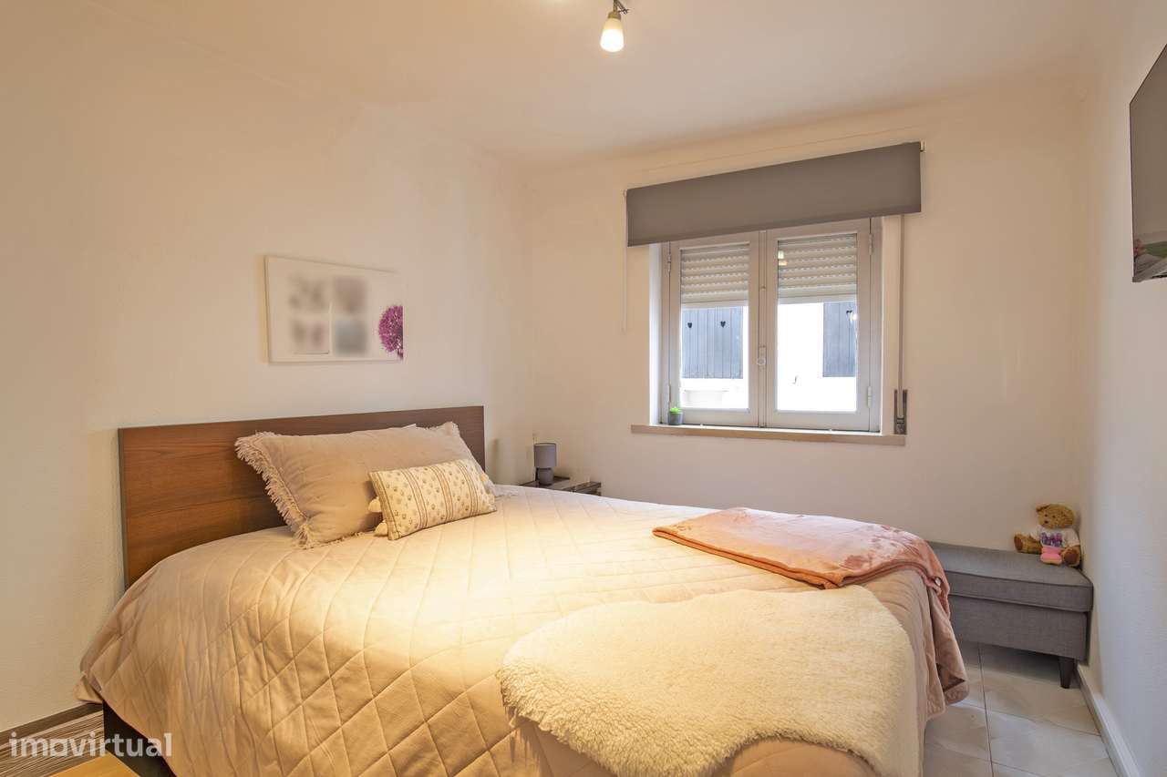 Prédio T2 na vila de Sesimbra a poucos metros da praia-16