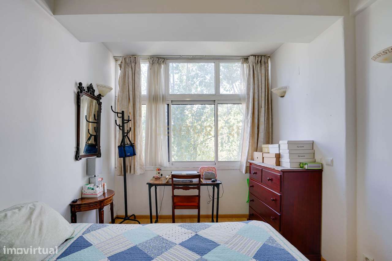 Apartamento T3 pleno de luminosidade em zona premium de Benfica-20