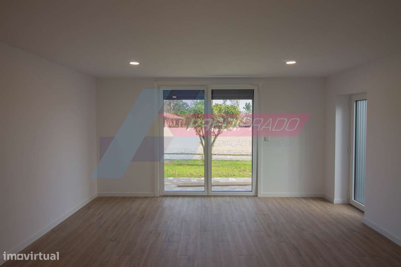 Excelente Moradia T4 em Cervães-6