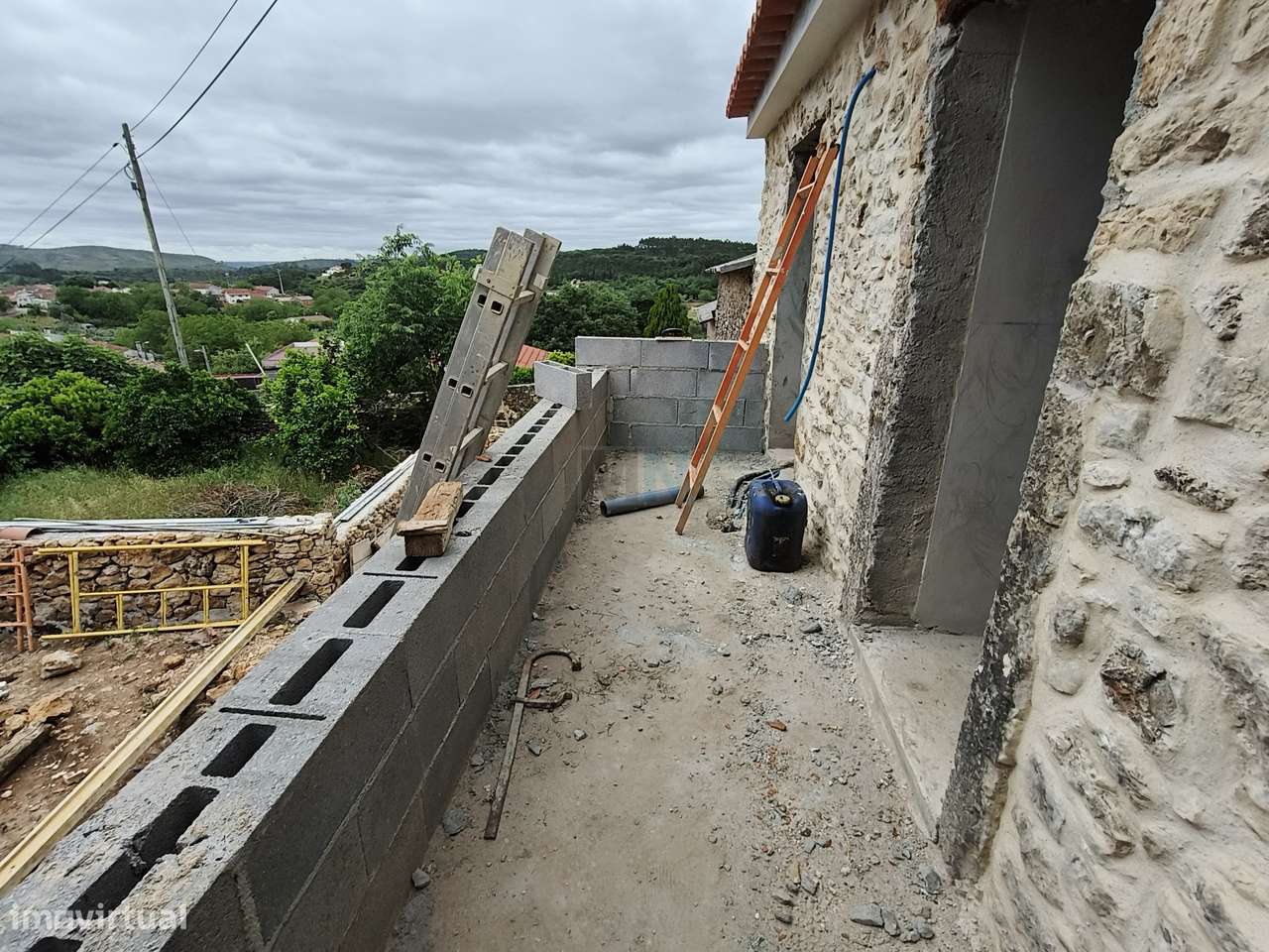 Moradia T3 nova  junto a Condeixa-10