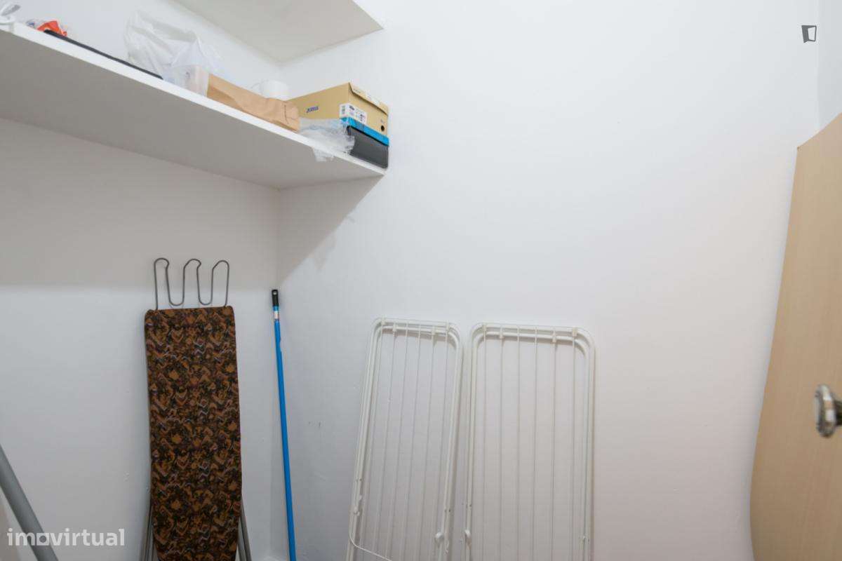 Quarto - localizado em Benfica Lisbon - Grande imagem: 4/8