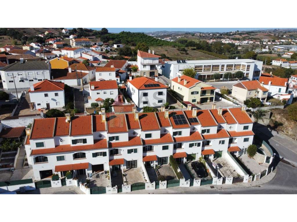 Moradia T4 com Garagem de 48 m² e Mais de 120 m² de Logradouro-58