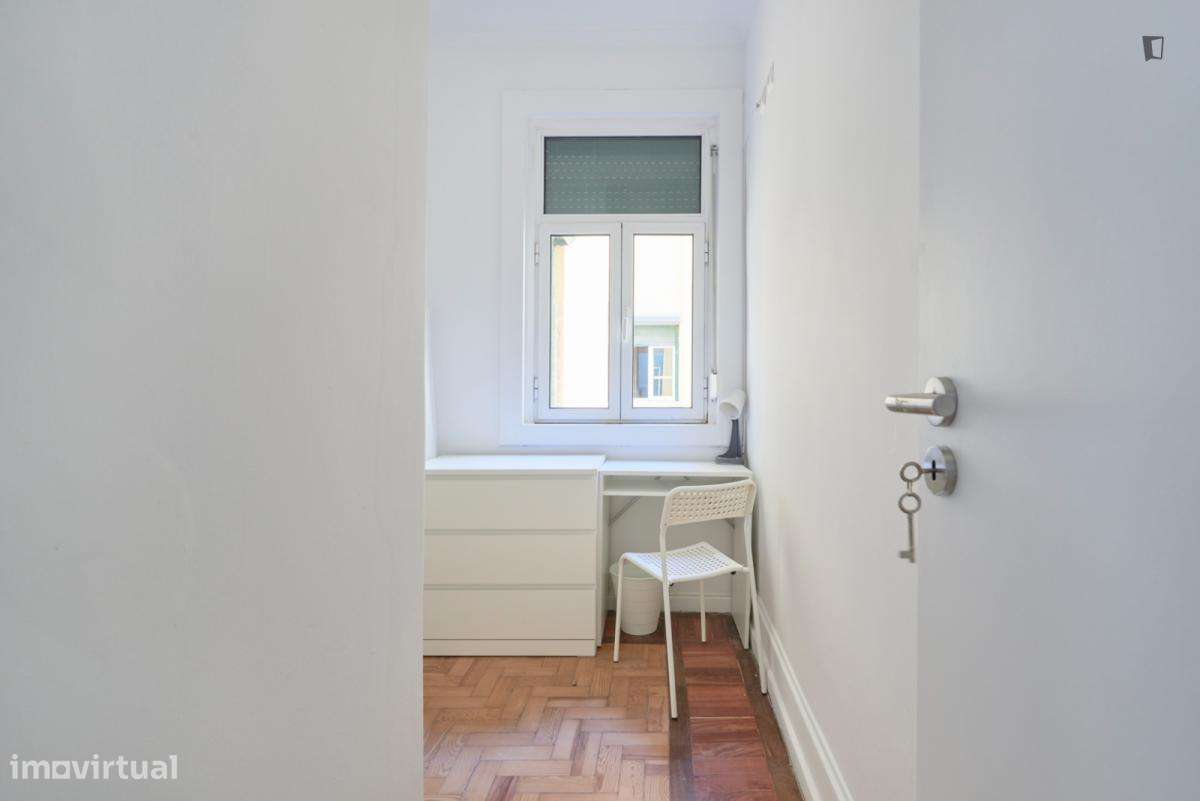 Quarto - localizado em Marquês de Pombal Lisbon - Grande imagem: 5/35