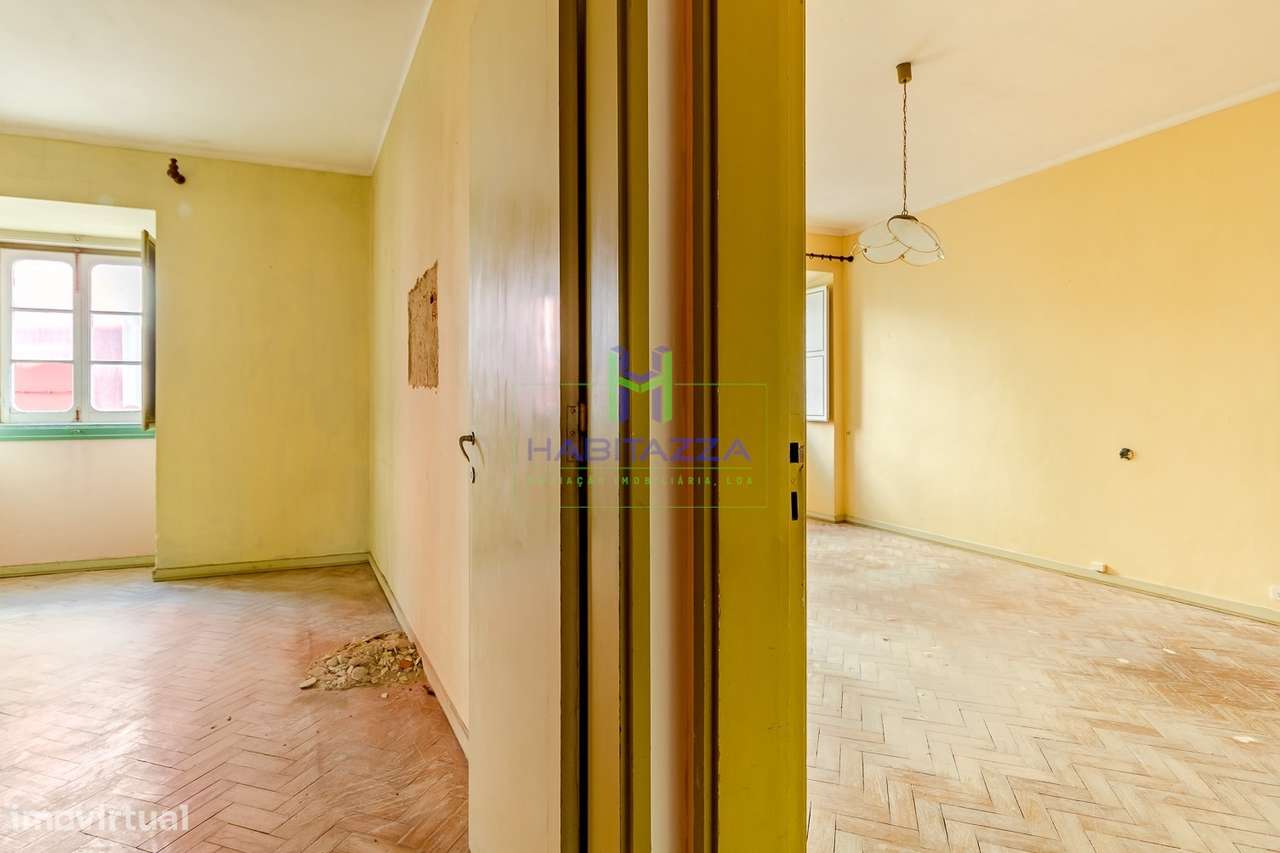 Prédio no Centro histórico de Lagos composto por 2 Apartamentos T3 e 1-18