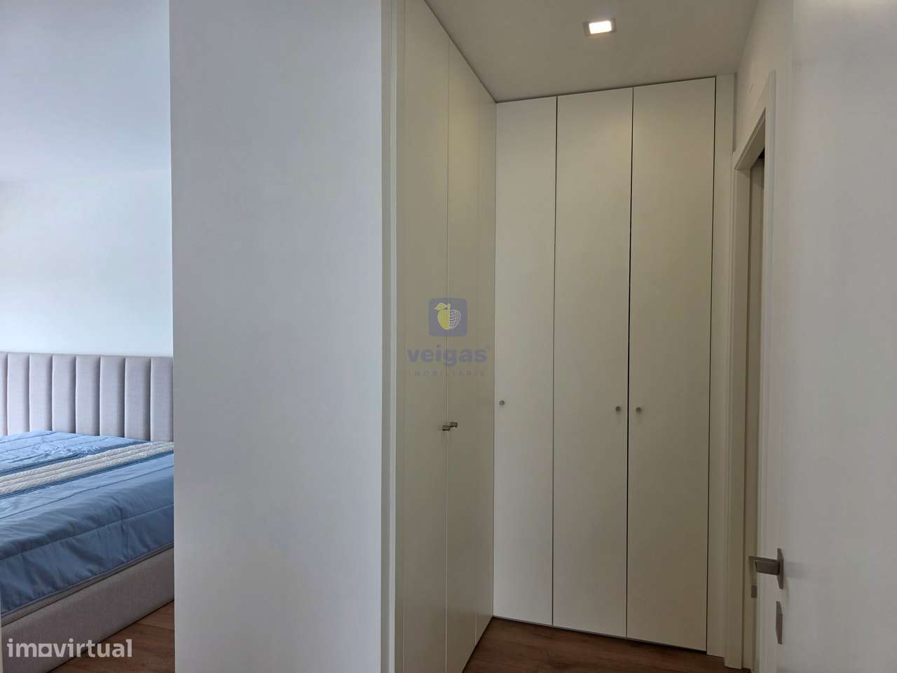 Apartamento semi-novo, T2, 2 WC, box p/ 2 carros e arrumos, em Leiria-18