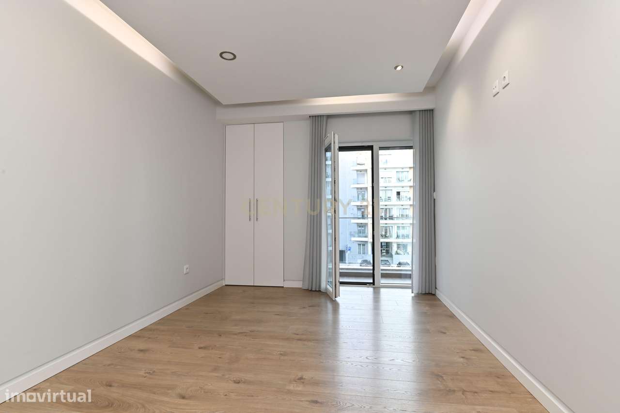 Apartamento T3 de Luxo com Box para 2 Carros — Quinta das Marianas, Pa-31