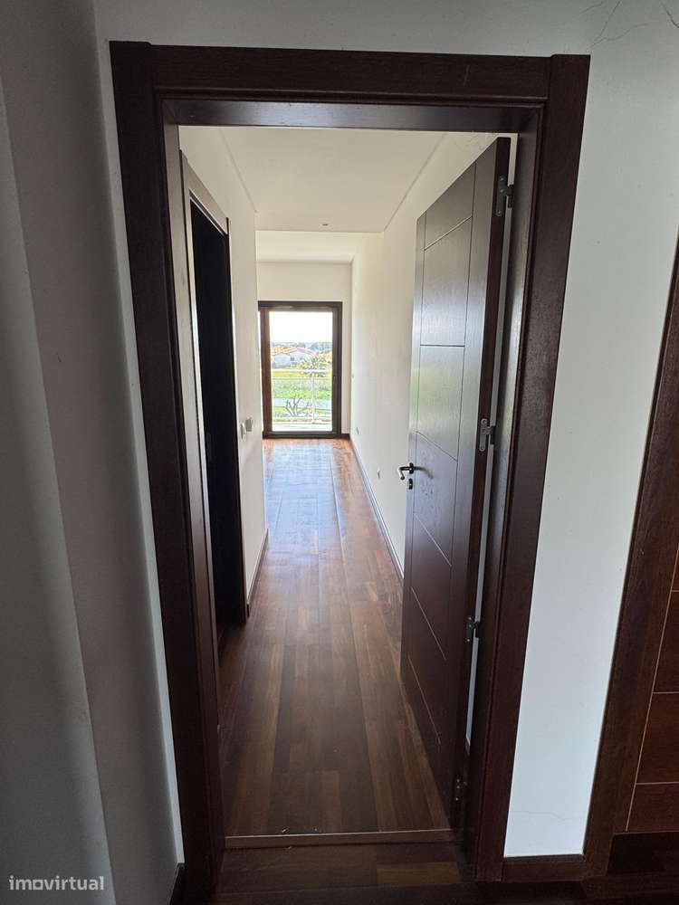 T4 com varanda, garagem e acessibilidade, 195m²-35