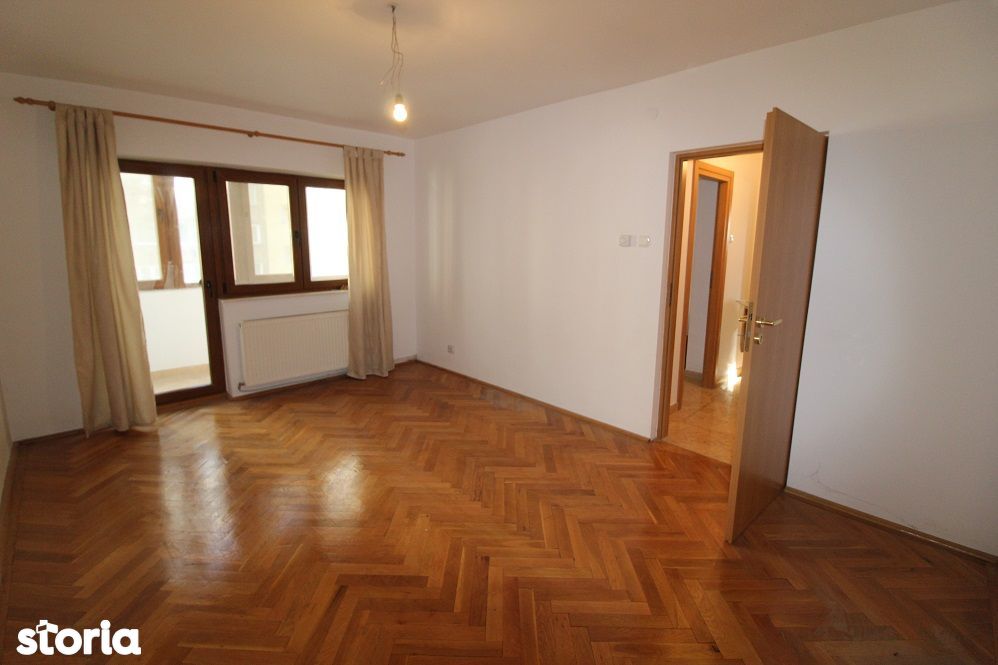 Vând apartament 3 camere în Hunedoara, central-Park Place