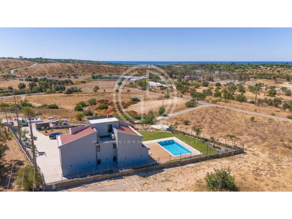 Invista na sua casa de sonho! Moradia T5 em Quarteira, perto da Pra...-50