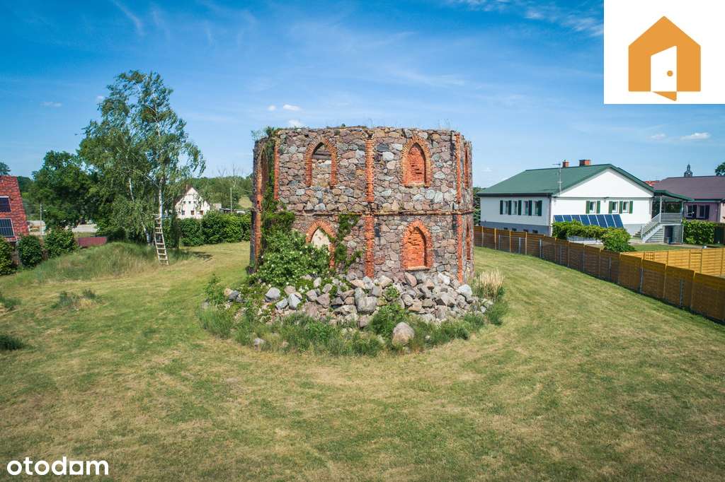 Duża działka z zabytkowym wiatrakiem z XIX w.-2