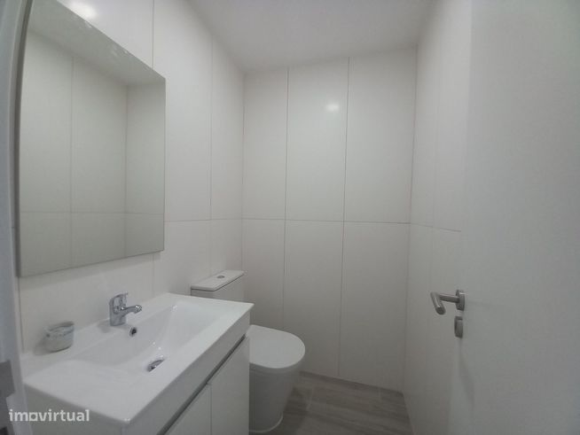 Apartamento Duplex Totalmente Remodelado na Costa da Caparica-16