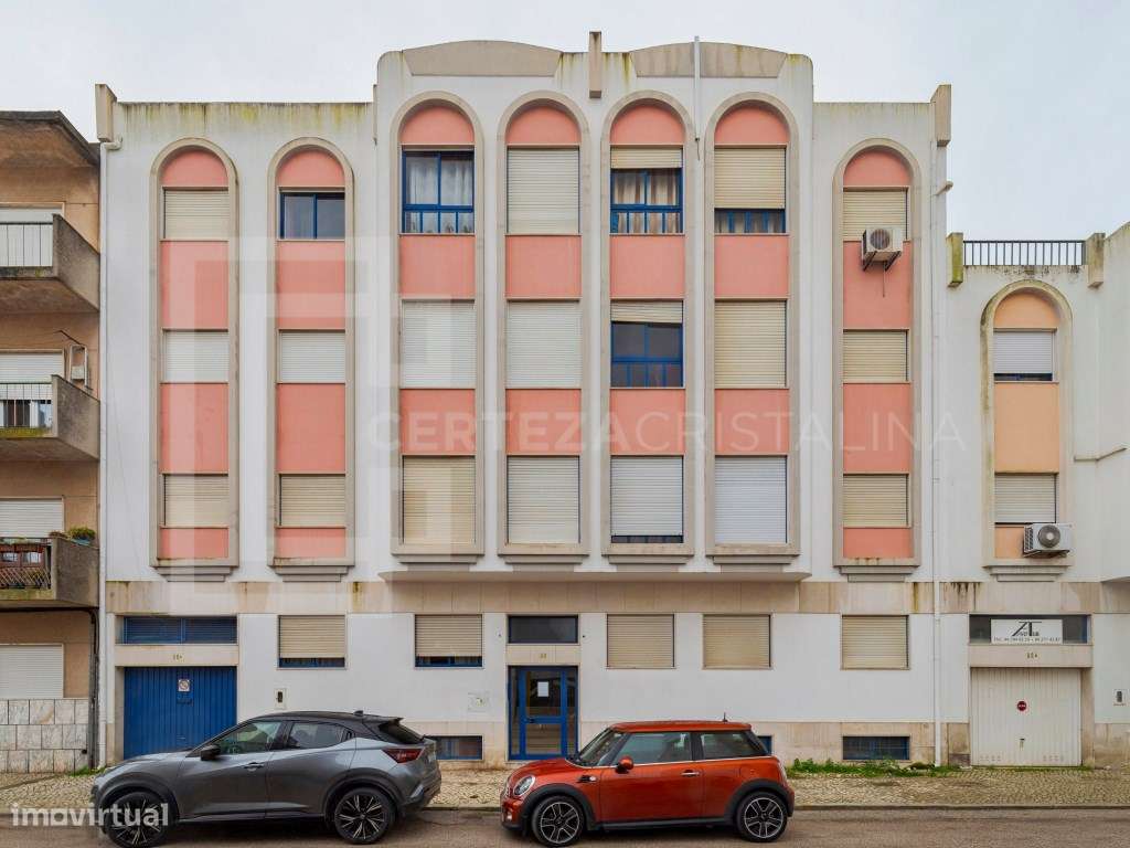 Apartamento T2 com varandas na Baixa da Banheira-20