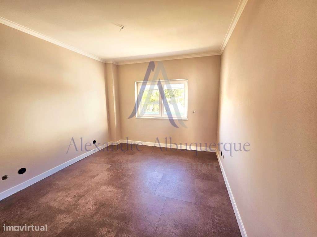 Luxuoso Duplex T 3 na Vila de Sesimbra, em segunda linha da Praia-12