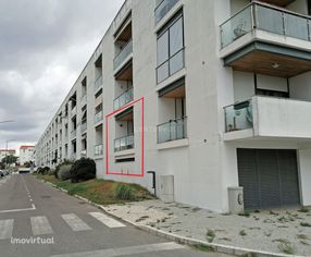 Apartamento T1 R/Chão com varanda e garagem para venda em Évora
