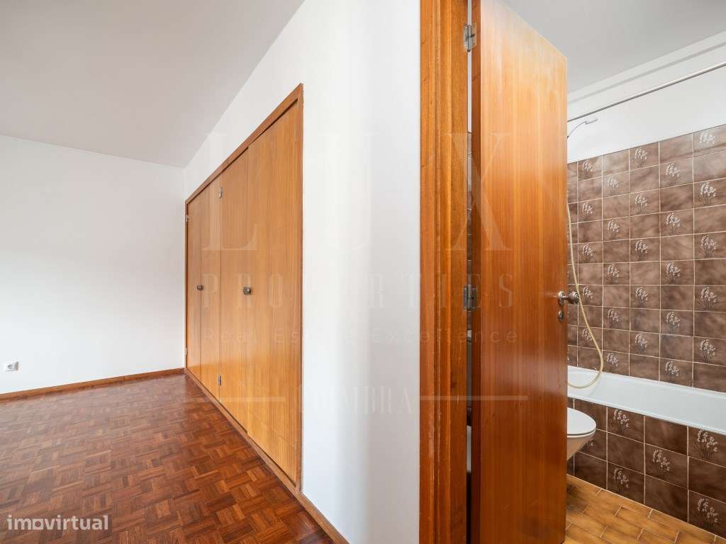 Apartamento T4 com Garagem | Rua Sanches da Gama, Coimbra-11