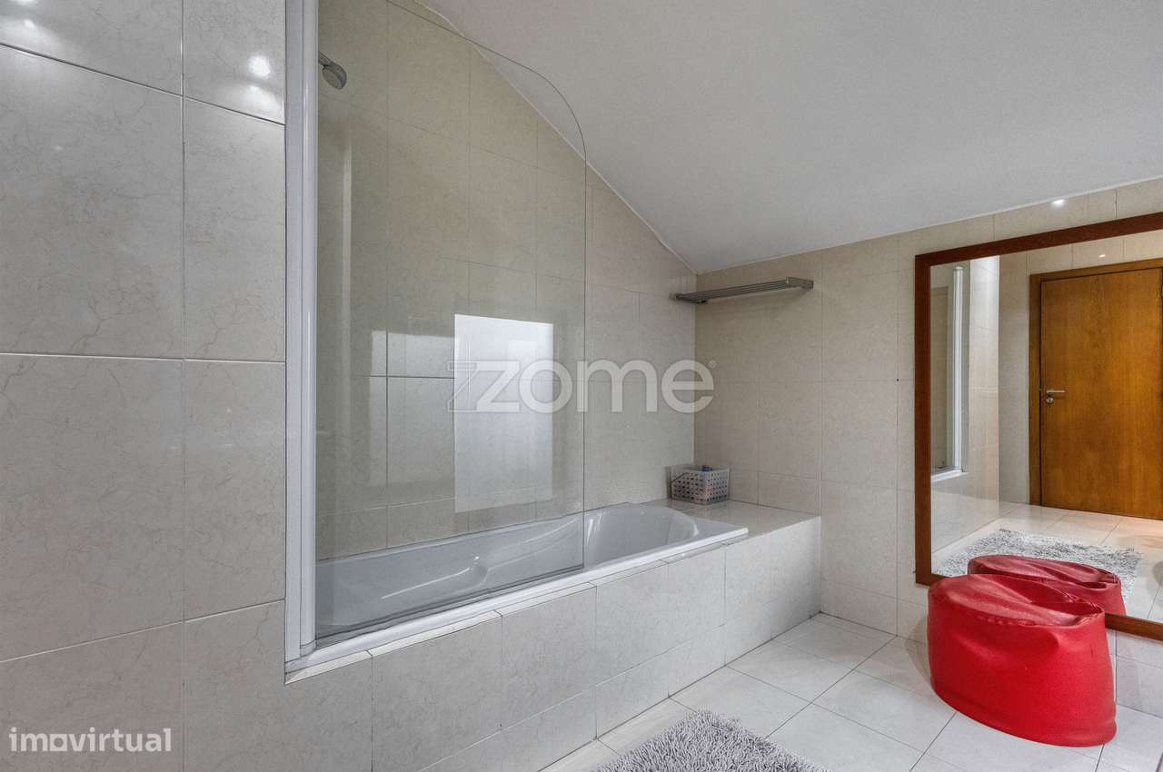 Moradia T4 com 4 suítes, na Rua Gomes Teixeira, Matosinhos-53