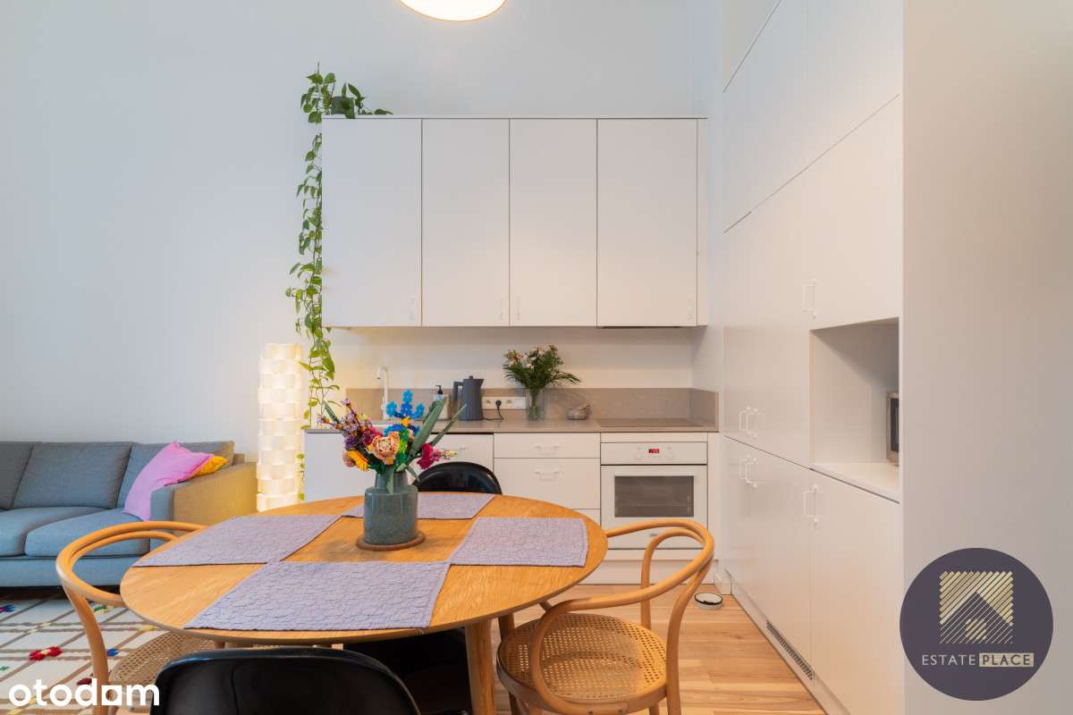 Industrialny loft z antresolą | Fabryka na Pradze - Pełny obrazek: 4/15