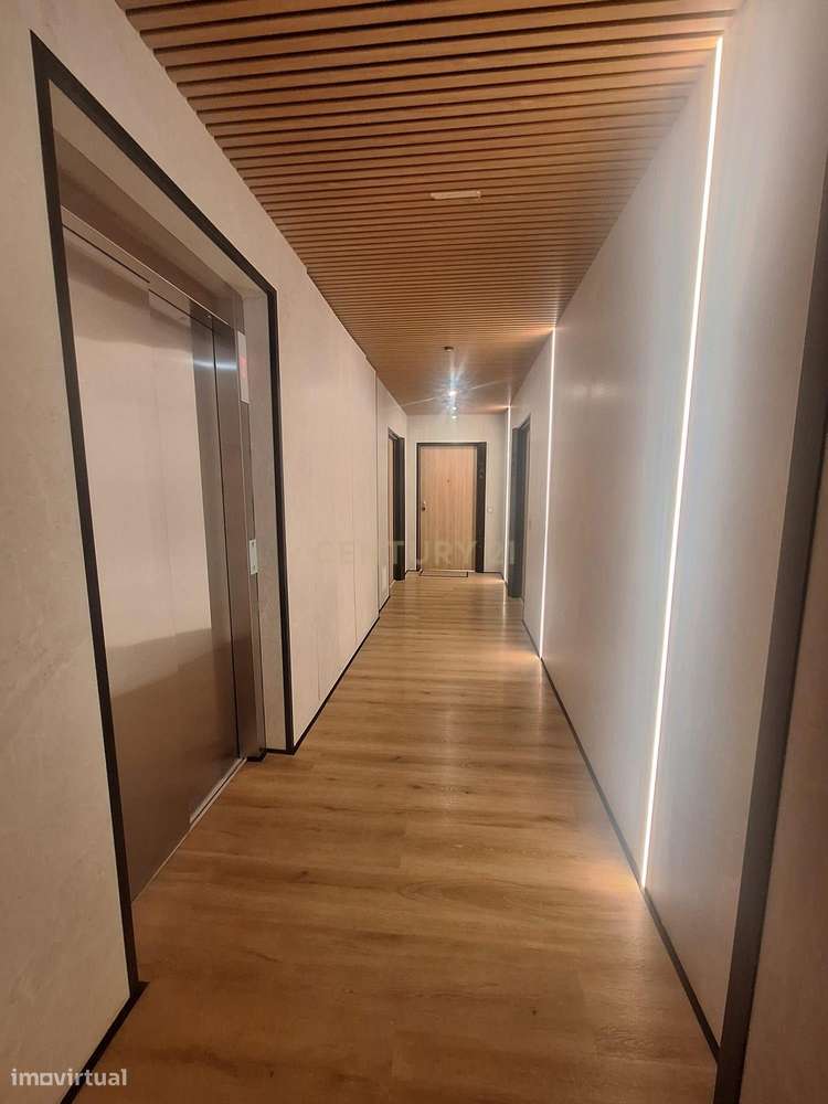APARTAMENTO T2 NOVO DE LUXO EM FARO  PISCINA | GINÁSIO | DOMÓTICA E PA-24