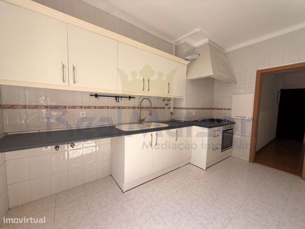 Vende-se T4 em Mem Martins - 500m da Estação-5