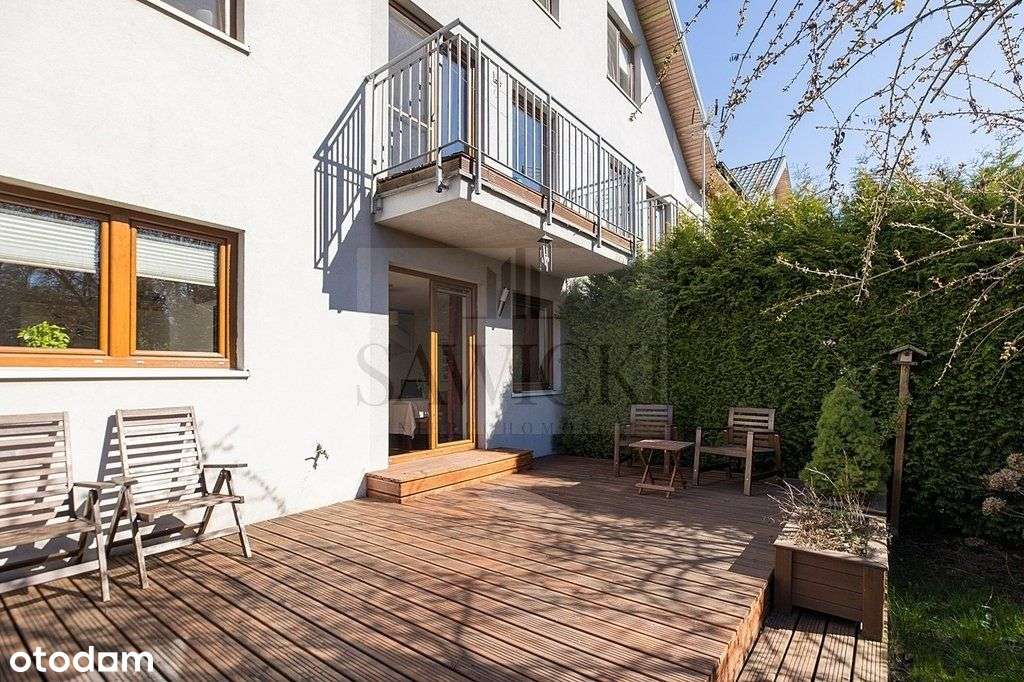 Narożny segment z bardzo ładnym ogrodem, garaż.-0