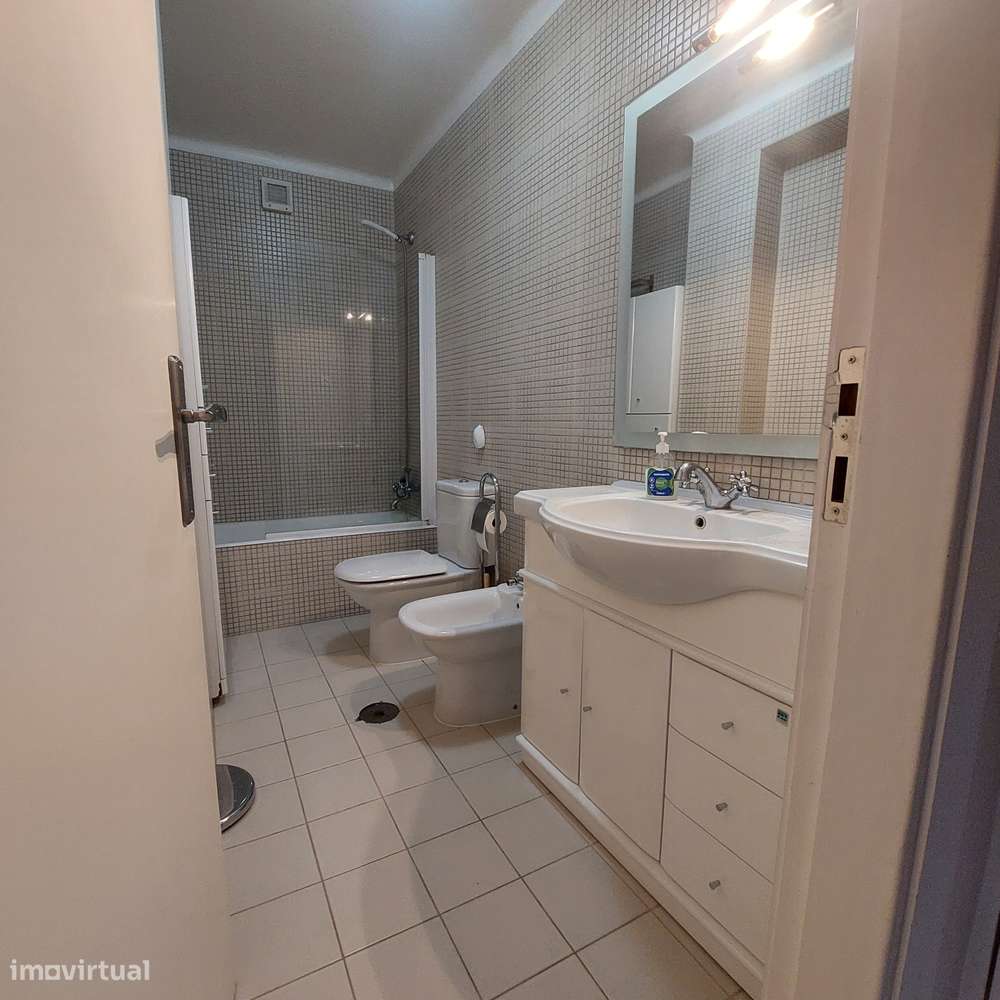T1 com cozinha separada e elevador em Coimbra-10